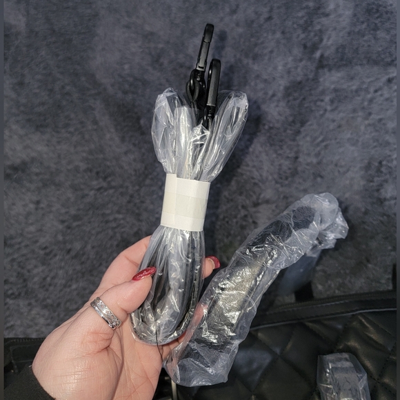 NWT Badgley Mischka Vegan Leather Elegant Black Quilted Tote Bag - Picture 6 of 8